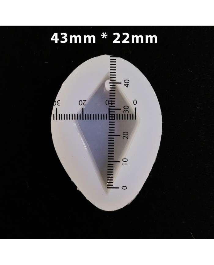 5 Adet Reçine Epoksi Kalıp-delikli Baklava - E12