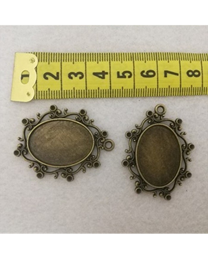 Kenarı İşlemeli Antika Kolye Ucu