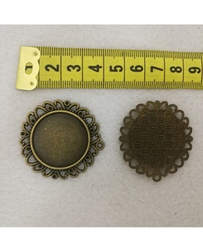 İşlemeli Yuvarlak Kolye Ucu Antika