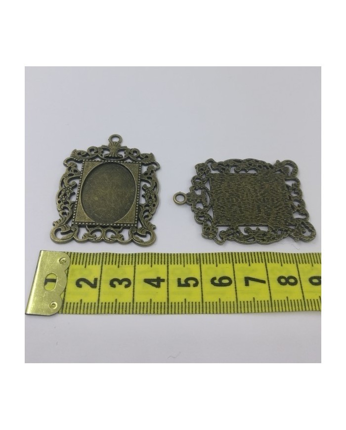 İşlemeli Ayna Figürü Kolye Ucu