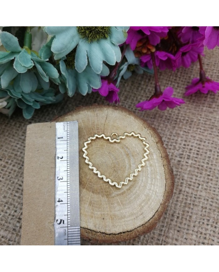 Tırtıklı Kalp  Model Reçine Metal Kolye Ucu